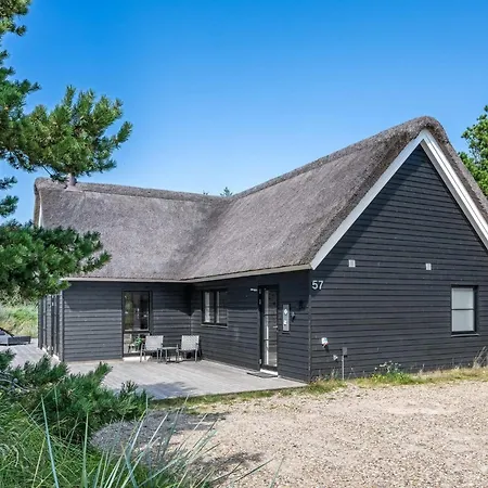 Luxury House In Henne